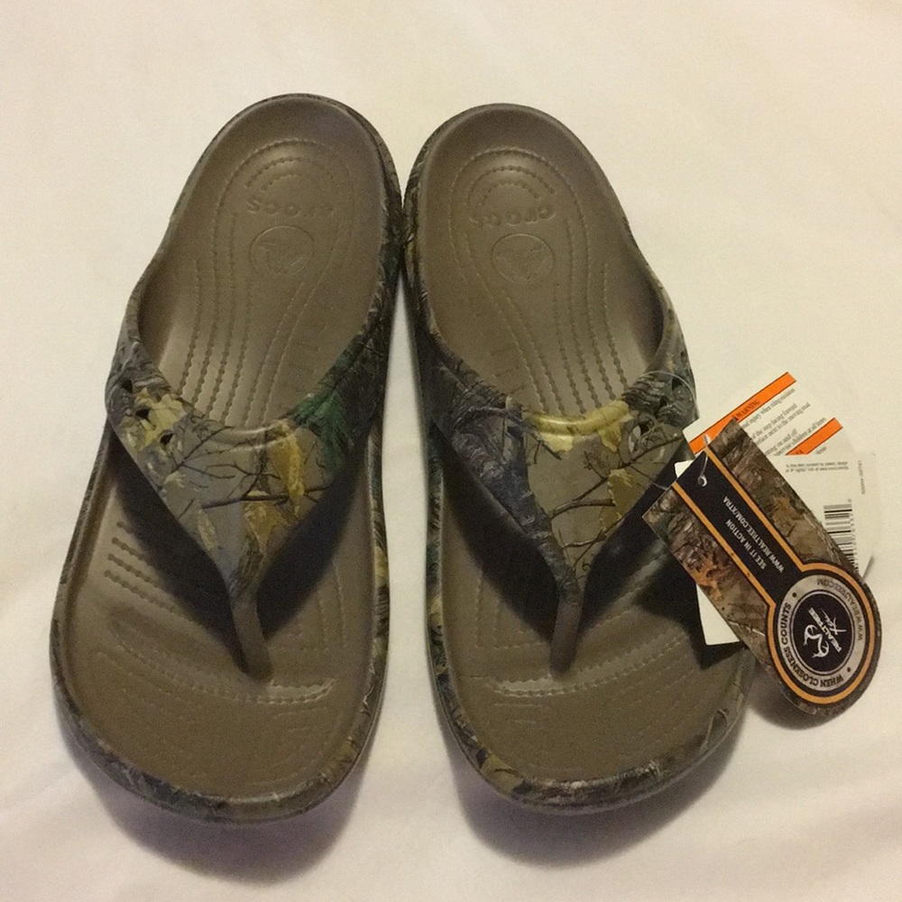 Men’s camp crocs flip flops